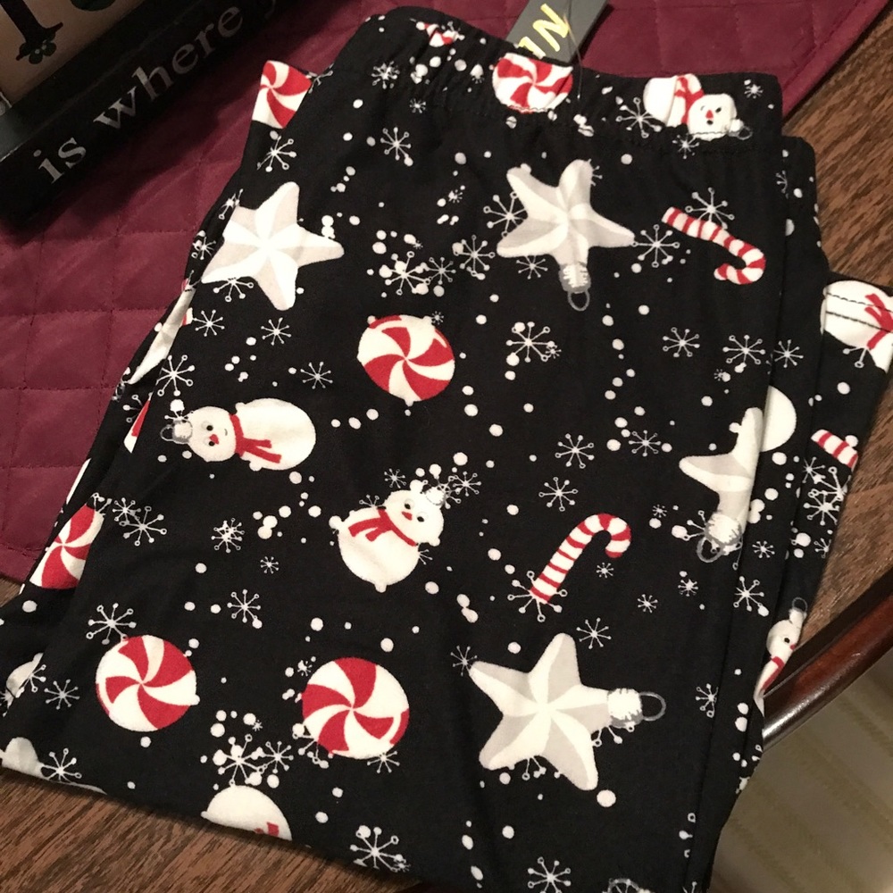NWT❄️ ⛄️ Winter leggings! ⛄️❄️ - Picture 2 of 3